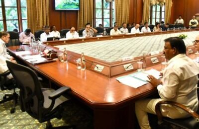 बुलढाणा जिल्ह्यातील लोकहिताची विविध कामे तातडीने मार्गी लावावीत – मुख्यमंत्री एकनाथ शिंदे सिंचन, औद्योगिक, रस्ते, पर्यटनांच्या कामांना गती देण्याचे निर्देश