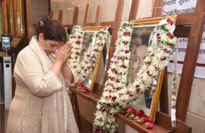 मंत्रालयात मुख्य सचिव यांच्या उपस्थितीत शहीद भगतसिंग, सुखदेव, राजगुरु यांना अभिवादन