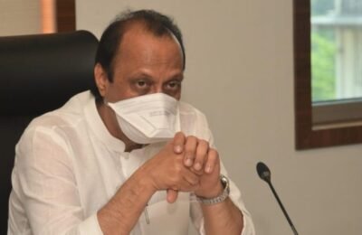 उपमुख्यमंत्री अजित पवार यांच्या निर्देशानंतर एसटी महामंडळाला ५०० कोटी तातडीने वितरित उपमुख्यमंत्री अजित पवार यांच्या निर्देश व कार्यवाहीने एसटी कर्मचाऱ्यांच्या वेतनाचा प्रश्न सुटण्यास मदत