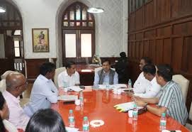 मुंबई शहरातील विविध नागरी समस्यांचा पालकमंत्री मंगलप्रभात लोढा यांनी घेतला आढावा