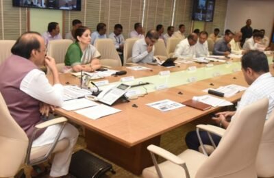 विलंबामुळे प्रकल्पाच्या किंमती वाढतात; नियोजित वेळेत विकासकामे मार्गी लावा – उपमुख्यमंत्री अजित पवार यांचे निर्देश प्रकल्प सनियंत्रण कक्षाच्या बैठकीत राज्यातील विकासप्रकल्पांचा उपमुख्यमंत्र्यांनी घेतला आढावा