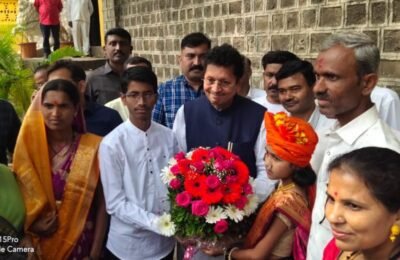 शिष्यवृत्ती परीक्षेत प्रथम आलेल्या विद्यार्थ्यांचा शालेय शिक्षण मंत्री दीपक केसरकर यांच्या हस्ते गौरव