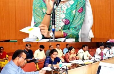 प्राथमिकता से करे राजस्व प्रकरणों का निराकरण-कलेक्टर  अविवादित नामांतरण के 3 माह से ऊपर के प्रकरण नहीं रहे किसी कोर्ट में लंबित