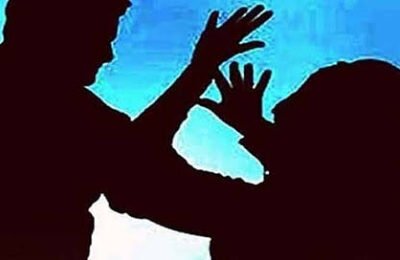 बारव्हा गावात खळबळ – नाबालिग विद्यार्थिनीशी प्राध्यापकाकडून छेडछाड, कारवाईचा अभाव चिंताजनक