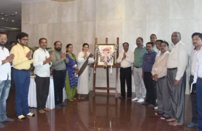 महात्मा जोतिराव फुले यांच्या जयंतीनिमित्त मंत्रालयात अभिवादन