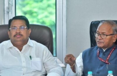 भटक्या विमुक्तांसाठीच्या योजना युद्धपातळीवर राबविणार : इतर मागास बहुजन कल्याण विभाग मंत्री विजय वडेट्टीवार राज्यातील भटके विमुक्तांच्या प्रश्नांबाबत मंत्रालयात पार पडली बैठक