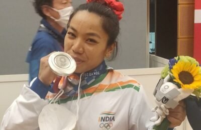 टोकियो ऑलिंपिकमध्ये रौप्यपदक जिंकणाऱ्या वेटलिफ्टर मीराबाई चानू यांचे उपमुख्यमंत्री अजित पवार यांच्याकडून अभिनंदन