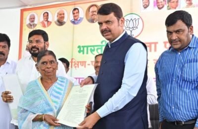 गरिबांना जमिनीच्या अधिकारासाठी पट्टे वाटपाची नागपूरातून मुहूर्तमेढ करता आली याचे समाधान – उपमुख्यमंत्री देवेंद्र फडणवीस आजवर जवळपास २५ हजार गरिबांना जमिनीचे पट्टे वाटप; पक्क्या घरांसाठी प्रधानमंत्री आवास योजनेतून बळ देणार