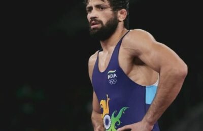 ऑलिंपिक रौप्यपदक विजेता रविकुमार दहियाचं उपमुख्यमंत्री अजित पवार यांच्याकडून अभिनंदन