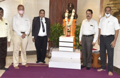 लोकमान्य टिळक यांच्या जयंतीनिमित्त विधान भवनात अभिवादन