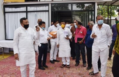 रेमेडेसिवीर उत्पादक जेनेटिक लाईफ सायन्सेसला अन्न व औषध प्रशासन मंत्री राजेंद्र शिंगणे यांची भेट