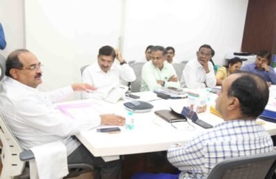 अतिवृष्टीने क्षतिग्रस्त कोल्हापूर पद्धतीच्या बंधाऱ्यांच्या दुरुस्तीचा प्रस्ताव तात्काळ सादर करा जलसंपदा मंत्री राधाकृष्ण विखे-पाटील यांचे निर्देश