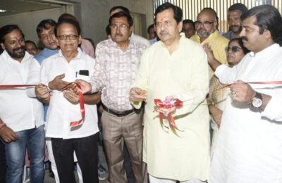 महिला बचतगटांना व्यापाराची संधी उपलब्ध करून देण्यासाठी शासनाचे संपूर्ण पाठबळ – पालकमंत्री मंगलप्रभात लोढा।     घाटकोपर येथे पालकमंत्र्यांच्या हस्ते आठवडी बाजाराचा शुभारंभ; मुंबई महापालिकेतील २४ प्रभागांमध्ये प्रारंभ