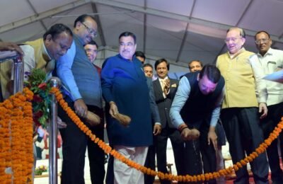 नागपूर जिल्ह्यात दीड वर्षात पाच हजार कोटींची कामे प्रगतिपथावर – उपमुख्यमंत्री देवेंद्र फडणवीस नागपुरातील ७९२ कोटींच्या ५ उड्डाणपुलांचे भूमिपूजन; राज्यातील ६२९ कोटींच्या ९ उड्डाणपुलांचे लोकार्पण