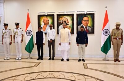 महाराष्ट्र लोकभवन येथे राज्यपाल देवव्रत यांची उपमुख्यमंत्री अजित पवार यांना श्रद्धांजली महाराष्ट्र व गुजरातचे राज्यपाल आचार्य देवव्रत यांनी उपमुख्यमंत्री अजित पवार यांना वाहिली श्रद्धांजली