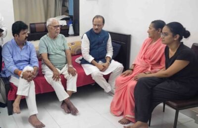 उपमुख्यमंत्री अजित पवार यांच्याकडून संजय देशमुख यांच्या कुटुंबियांचे सांत्वन