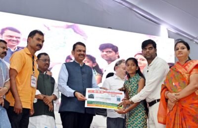 शासनाचे सर्व विभाग एकाच छताखाली आणून शिबिरे घेतल्यास जनतेचा वेळ, पैसा व श्रम वाचतात – उपमुख्यमंत्री देवेंद्र फडणवीस पूर्व नागपूर येथे ‘शासन आपल्या दारी’ अभियानाचे आयोजन