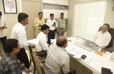 कर्जत व जामखेड तालुक्यातील रस्त्यांची तात्काळ पूर्ण करावी – सभापती प्रा.राम शिंदे