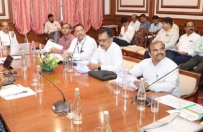 नाबार्ड निधीतून सुरू असलेल्या योजनांच्या कामांचा जलसंपदा मंत्री राधाकृष्ण विखे-पाटील यांनी घेतला आढावा