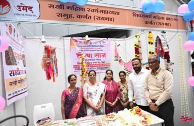 ग्रामविकास मंत्री जयकुमार गोरे यांची मंत्रालयातील ‘उमेद’ विशेष विक्री प्रदर्शनाला भेट ‘लाडक्या बहिणीं’नी मंत्री श्री.गोरे यांना बांधली राखी