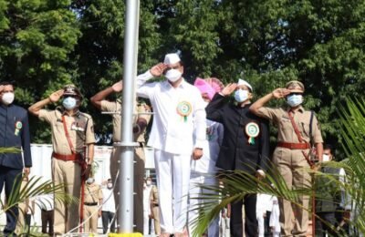 सर्वांगीण विकासासोबत जिल्ह्याला कोरोनामुक्त करण्यासाठी प्रयत्नशील-पालकमंत्री दत्तात्रय भरणे स्वातंत्र्यदिनी ध्वजारोहण नागरिकांनी काळजी घेण्याचे आवाहन