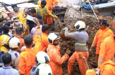 मुंबईत दरड कोसळण्याच्या घटना दुर्दैवी;धोकादायक घरांतील रहिवाशांचे तातडीने स्थलांतर करण्याचे निर्देश – पालकमंत्री आदित्य ठाकरे