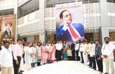 अनुसूचित जाती-जमाती अधिकारी व कर्मचारी संघटनेतर्फे मंत्रालय येथे डॉ.बाबासाहेब आंबेडकर यांना अभिवादन