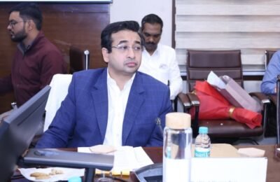 कोळंबी उत्पादन आणि मत्स्यव्यवसाय विकासासाठी दिल्लीत उच्चस्तरीय बैठक मत्स्यव्यवसाय मंत्री नितेश राणे यांची उपस्थिती