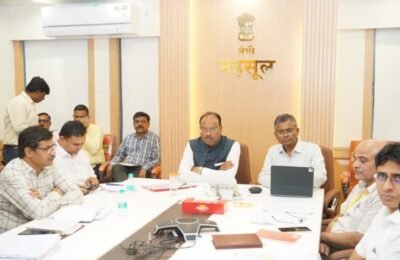 समाजातील शेवटच्या घटकाला योजनांचा लाभ मिळवून देण्यासाठी आयोजित ‘सेवा पंधरवडा’ लोकाभिमुख करावा – महसूल मंत्री चंद्रशेखर बावनकुळे यांचे आवाहन महसूली विभागांचा पूर्वतयारीबाबत आढावा