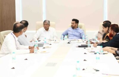 महाराष्ट्र-कर्नाटक सीमा प्रश्न तज्ञ समितीची बैठक तज्ञ समितीची दर तीन महिन्यांनी बैठक; सीमा भागातील नागरिकांच्या प्रश्नांविषयी मुख्यमंत्र्यांसमवेत बैठकीचे नियोजन