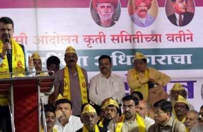 ओबीसी आरक्षणाला धक्का नाही, कोणताही अन्याय होणार नाही – उपमुख्यमंत्री देवेंद्र फडणवीस नागपुरात सुरु असलेल्या साखळी उपोषणस्थळी उपमुख्यमंत्र्यांची भेट