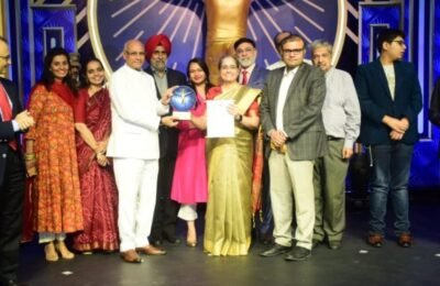 मॅरेथॉनमुळे मुंबईची दातृत्व संस्कृती अधोरेखित – राज्यपाल रमेश बैस ‘टाटा मुंबई मॅरेथॉन फिलांथ्रोपी नाईट अवॉर्ड्स २०२३’ या कार्यक्रमात राज्यपालांच्या हस्ते निधी संकलकांचा सत्कार