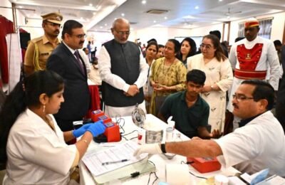 राज्यपालांची राजभवन येथील कर्करोग जनजागृती शिबिराला भेट