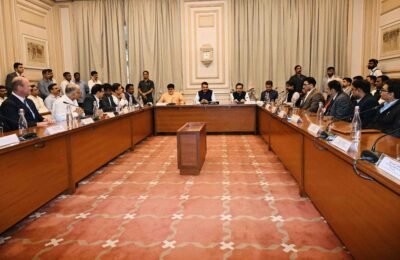 मुख्यमंत्री देवेंद्र फडणवीस, उद्योग मंत्री डॉ. उदय सामंत यांच्या उपस्थितीत १७ सामंजस्य करार  महाराष्ट्राचा विविध कंपन्यांशी ३४ हजार कोटींचा गुंतवणूक करार; ३३ हजार रोजगार निर्मिती