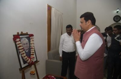 माजी प्रधानमंत्री भारतरत्न अटलबिहारी वाजपेयी यांच्या जयंतीनिमित्त मुख्यमंत्री देवेंद्र फडणवीस यांची आदरांजली