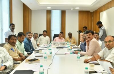 धनगर बांधव राज्याच्या ग्रामीण अर्थव्यवस्थेचा महत्त्वाचा घटक- कृषी मंत्री दत्तात्रय भरणे ‘पोकरा’ अंतर्गत अर्धबंदिस्त मेंढीपालन प्रकल्पाबाबत मंत्रालयात आढावा बैठक