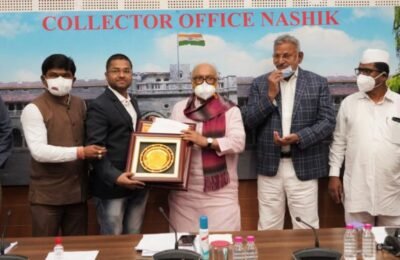 पालकमंत्री छगन भुजबळ यांचे हस्ते जिल्हा युवा पुरस्कारांचे वितरण