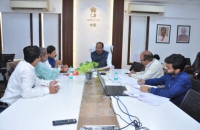 विदर्भ भूदान यज्ञ मंडळाच्या नवीन कार्यकारीणीचा प्रस्ताव सादर करावा – महसूल मंत्री चंद्रशेखर बावनकुळे भुदानातील संपूर्ण जमिनींचे जिओ टॅगिंग करणार; शर्तभंग झालेल्या जमिनी मंडळाकडे जमा करणार