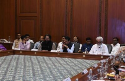 महाज्योती संस्थेमार्फत पाच जिल्ह्यांमध्ये उत्कृष्टता केंद्र सुरू करण्यात येणार – मुख्यमंत्री देवेंद्र फडणवीस मुख्यमंत्र्यांकडून पुढील १०० दिवसांमध्ये इतर मागास बहुजन कल्याण विभागाने करावयाच्या कामांचा आढावा