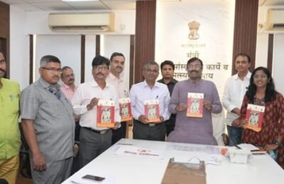 सरदार पटेल आणि महात्मा गांधीमधील पत्रव्यवहार मार्गदर्शक – सांस्कृतिक कार्य मंत्री सुधीर मुनगंटीवार दर्शनिका विभागाकडून  सरदार पटेल आणि महात्मा गांधी यांच्यातील पत्रव्यवहार ग्रंथरुपात प्रकाशित