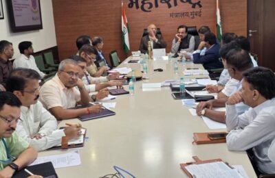 अपघात रोखण्यासाठी समन्वयाने कृती करा – रस्ता सुरक्षा समितीची राज्य शासनाला सूचना सर्वोच्च न्यायालयाच्या समितीची मुख्य सचिवांसमवेत बैठक; हेल्मेट वापर आणि ब्लॅक स्पॉट्स कमी करण्यावर विशेष भर