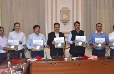 उपमुख्यमंत्री देवेंद्र फडणवीस यांच्या हस्ते ‘धरणांच्या देशा’ कॉफी टेबल बुकचे प्रकाशन
