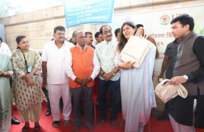 पर्यावरणाचे रक्षण व संवर्धन करणे ही आपली सर्वांची जबाबदारी – पर्यावरण व वातावरणीय बदल मंत्री पंकजा मुंडे सिद्धिविनायक मंदिर परिसरात सिंगल यूज प्लास्टिक विरोधात जनजागृती कार्यक्रम