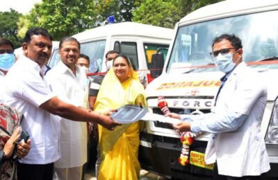 प्राथमिक आरोग्य केंद्रांना मिळाल्या दहा रुग्णवाहिका – पशुसंवर्धन मंत्री सुनील केदार यांच्याहस्ते लोकार्पण